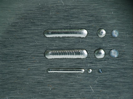 <a href='http://www.heatzipper.com/product/3.htm' class='text_a'>模具激光焊機</a>修復(fù)鏡面模具效果