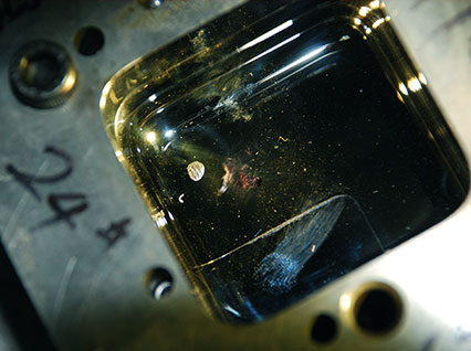 <a href='http://www.heatzipper.com/product/3.htm' class='text_a'>模具激光焊機</a>修復(fù)鏡面模具效果